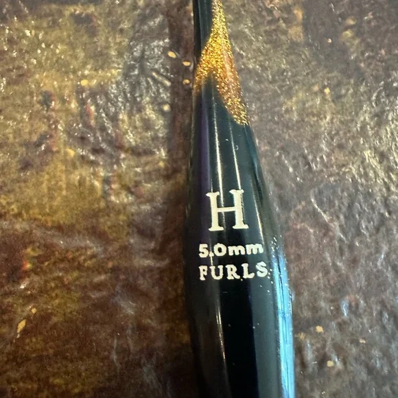 Black and Gold Crochet Hook - Picture 3 of 3